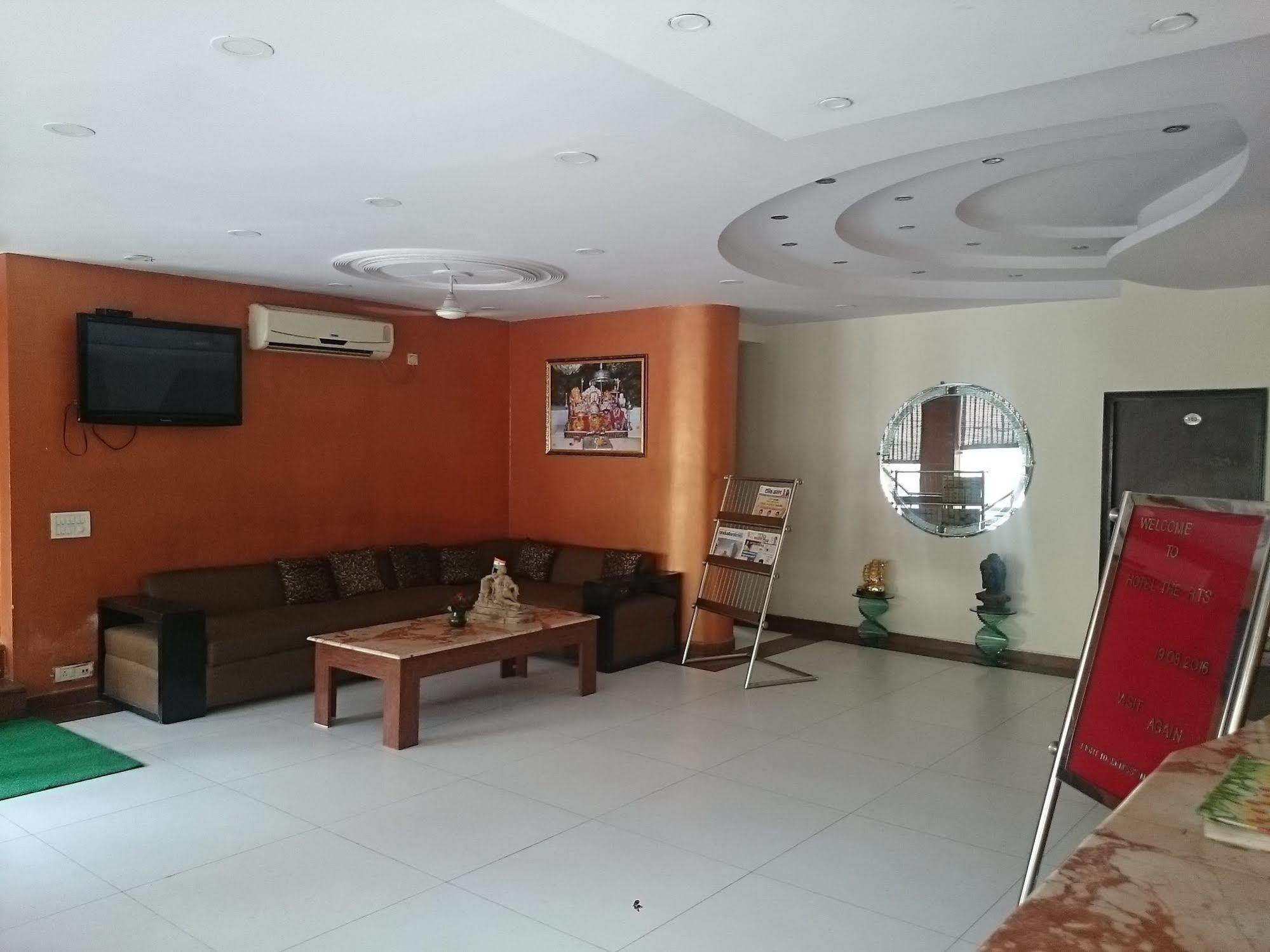 Hotel The Rts Plaza New Delhi