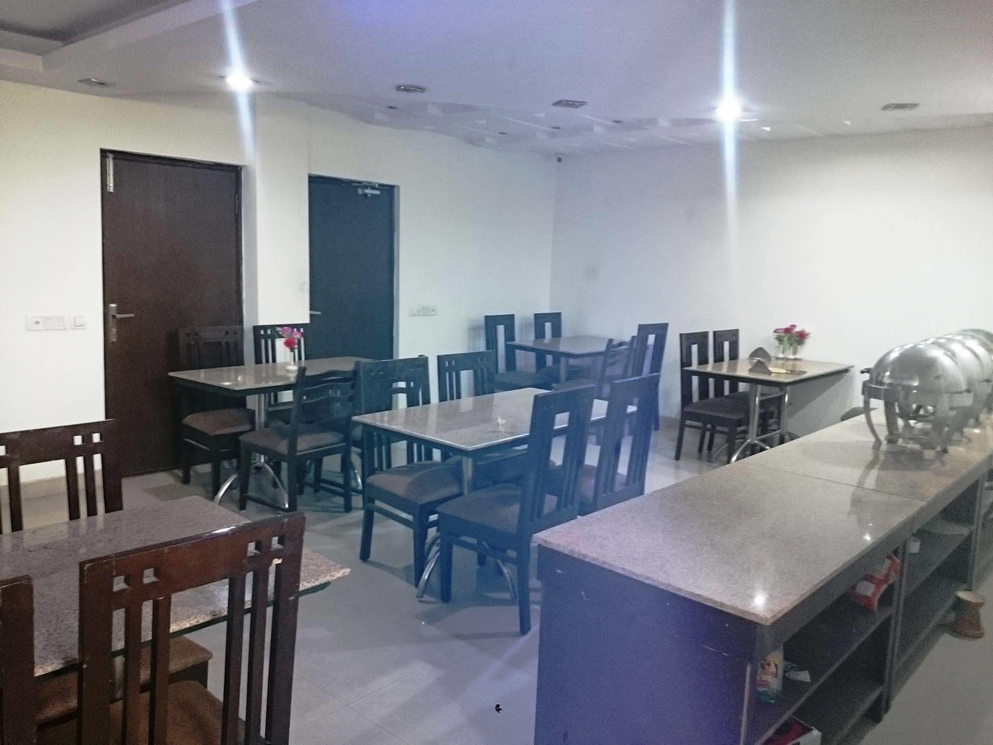 The Rts Plaza Hotel New Delhi